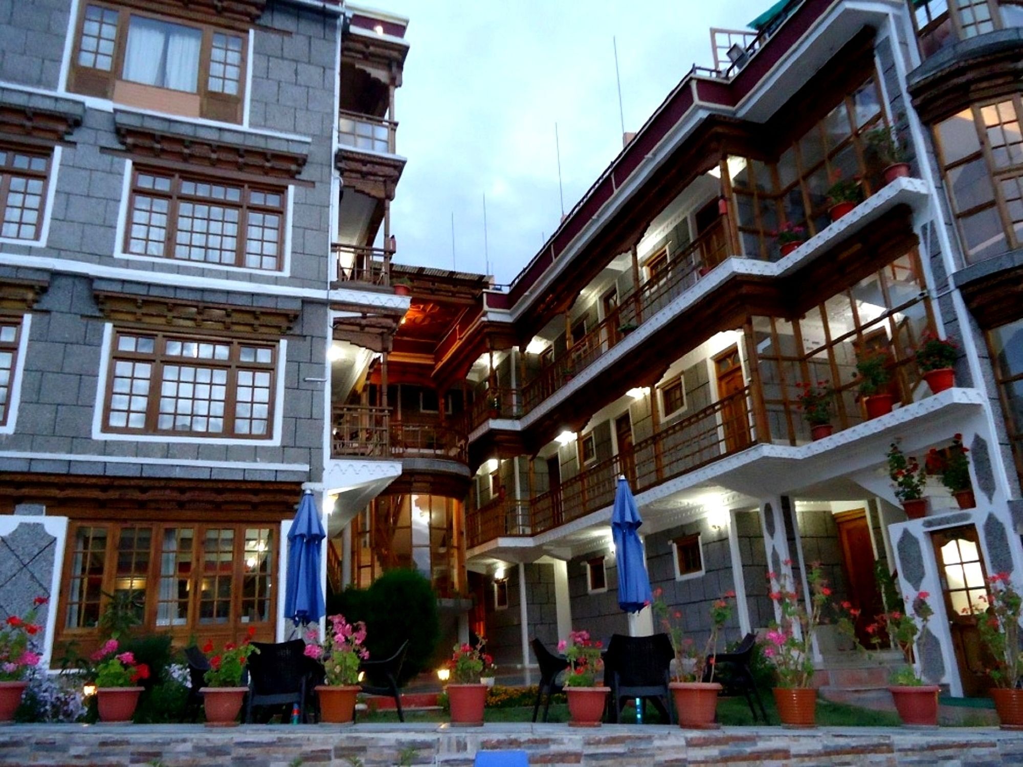 Hotel Royal Palace - Leh Eksteriør bilde